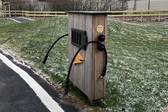 Foto af Elektryczna stacja ładowania